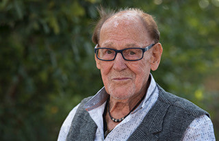 A. Thomas /rbb/mafilm