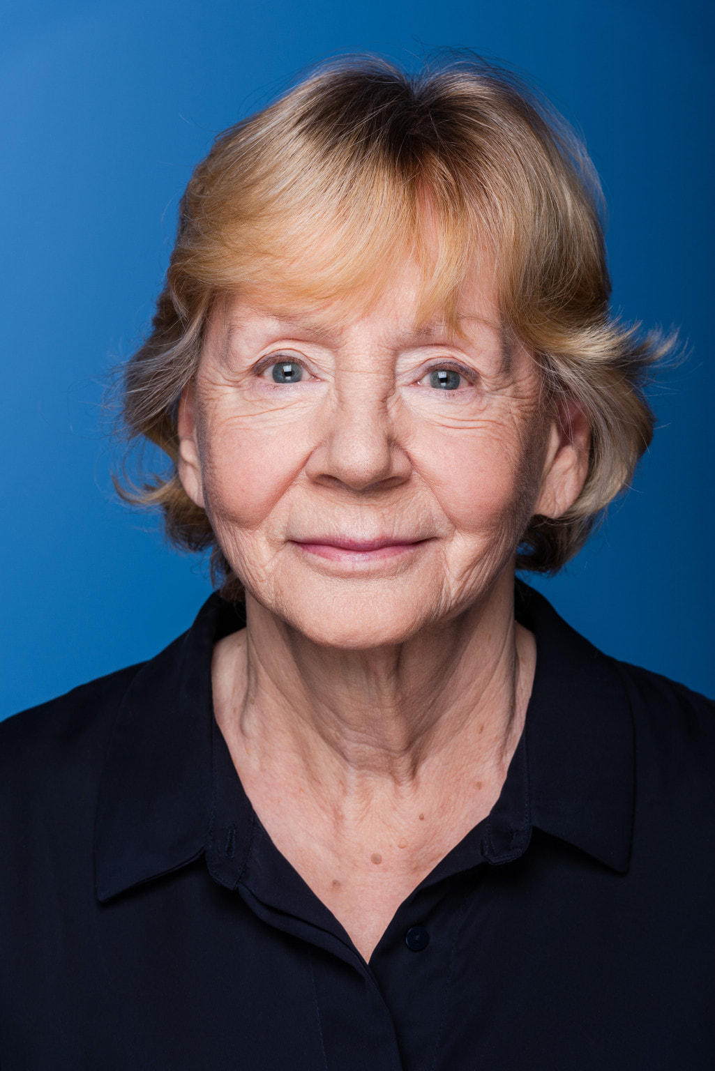 Kirsten NijhofAndreas DenkerARD Degeto - Julia von VietinghoffMonika Weber
Christian Dietrich T&TChristian Dietrich T&TChristian Dietrich T&T
Film
2019
Alle reden übers Wetter
DFFB
Regie: Annika Pinske
2018
All my Loving (HR)
Port au Prince Film & Kultur Produktion GmbH
Regie: Edward Berger ·
2016-2017
Happy Burnout
Riva Filmproduktion
Regie: André Erkau
2016
Eine sachliche Romanze
Studio.TV.Film GmbH
Regie: Laura Lackmann
mehr
TV
2020
Das Begräbnis
Florida Film GmbH
Regie: Jan Georg Schütte
2020
Stubbe - Abendlicht
POLYPHON Film und Fernsehgesellschaft mbH
Regie: Andreas Herzog
2019
Die Toten von Marnow
NDR, Degeto
Regie: Andreas Herzog
2019
Eisland
NDR
Regie: Ute Wieland
mehr
Bühne
2011 - 2013
Onkel Wanja Rolle: Marina
Deutsches Theater Berlin
Regie: Jürgen Gosch
2011 - 2012
Über Leben Rolle: Riet
Deutsches Theater Berlin
Regie: Stephan Kimmig
2008
Hier und Jetzt Rolle: Ilse
Schauspielhaus Zürich
Regie: Jürgen Gosch
2005 - 2007
Besuch der alten Dame
Hans Otto Theater Potsdam
Regie: Mottl Bernd
1964 - 2010
festes Mitglied des Ensembles am Deutschen Theater Berlin
KontaktImpressumDatenschutzAutogramme
Kirsten Nijhof